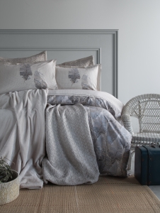 Çift Kişilik Neris Bej Nevresimli Yatak Örtülü Battaniyeli Set