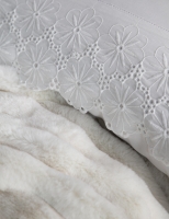 Çift Kişilik Nolan Beyaz Yatak Örtülü Nevresim Set